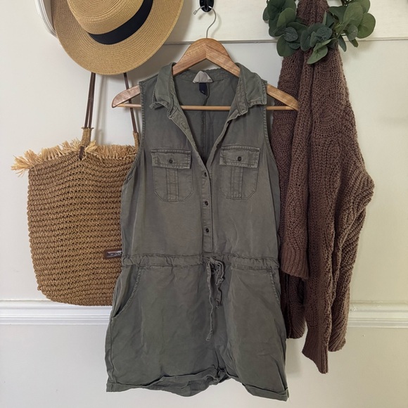 Universal Thread Romper - Picture 3 of 9